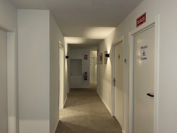 urban cube hostel granada