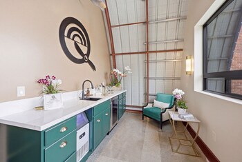 the q inn