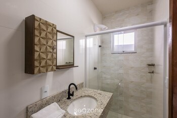 Rhes - Apt 2 Min From The Beach In Bombinhas,,2 star