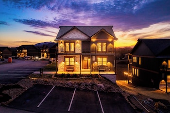 Smith Creek Reserve Luxury Cabins,,5 star