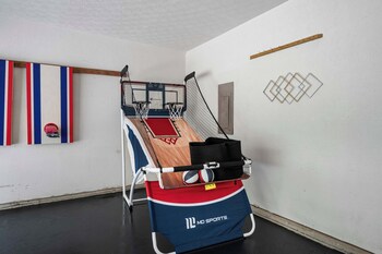 the family nook home for 8