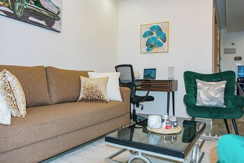 moonlight manor by edmor suites