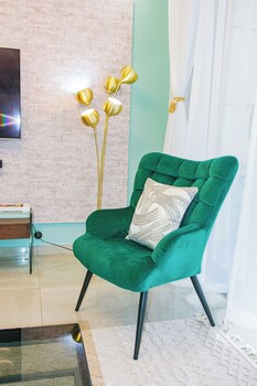 moonlight manor by edmor suites