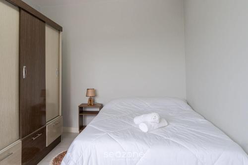 apt w balcony and bbq 500m from the beach rml605