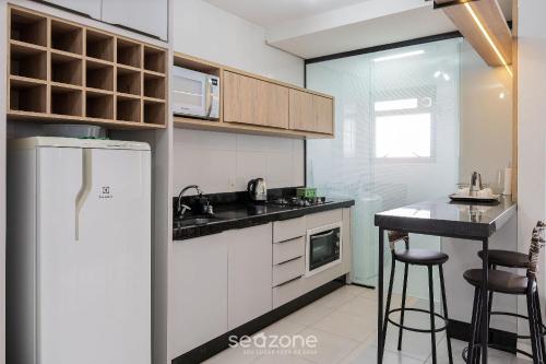 apt w balcony and bbq 500m from the beach rml605