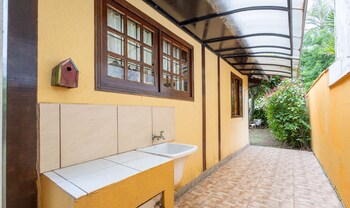 Charming House With Bbq By The Sea Mon0099,,2 star