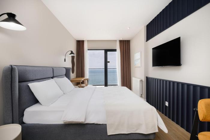 next white aparthotel official