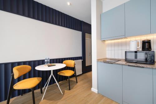 next white aparthotel official