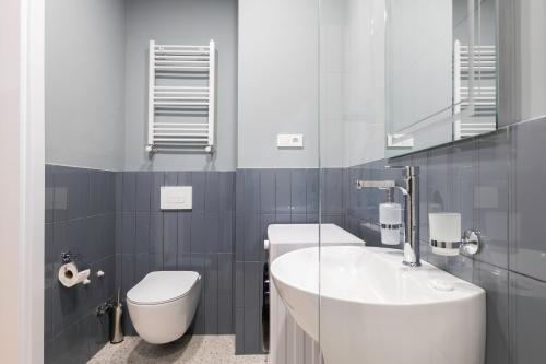 next white aparthotel official