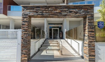 modern 2b apt 80m from mariscal iml0107