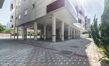modern 2b apt 80m from mariscal iml0107