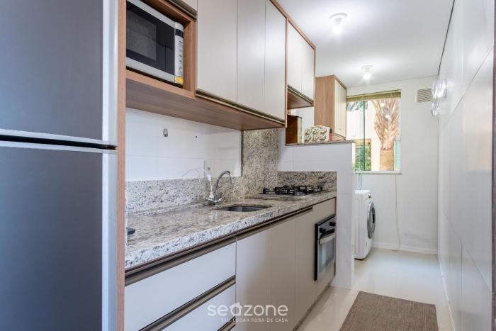 2 bedroom apart w air 270m from the beach gps0102