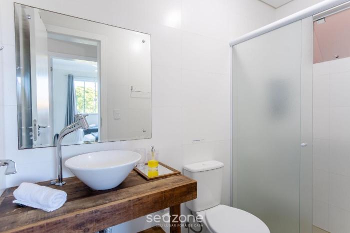 2 bedroom apart w air 270m from the beach gps0102