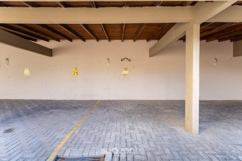 2 bedroom apart w air 270m from the beach gps0102