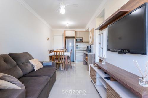 2 bedroom apart w air 270m from the beach gps0102