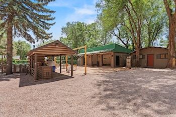timber lodge cabin 5