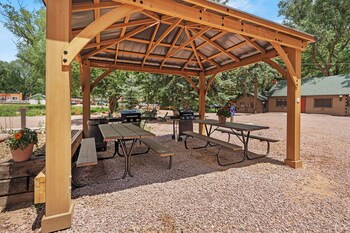 timber lodge cabin 5