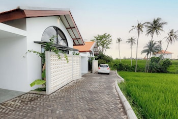 avura villa munggu