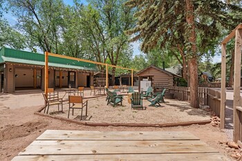 timber lodge cabin 6