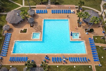 beachfront hotspot new furnishings pool 1st floor