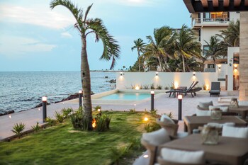 distrito puerto ocean and mangrove views