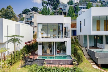 aura villa by kozystay bandung