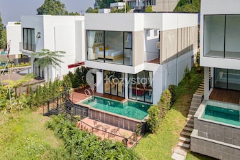 aura villa by kozystay bandung