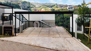 aura villa by kozystay bandung