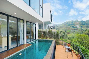 aura villa by kozystay bandung