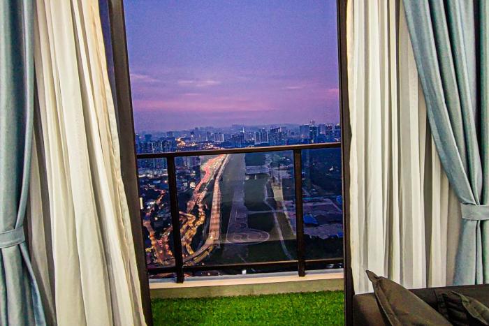 luxury balcony at trion 1 kl by hck