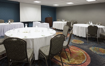 Holiday Inn Wichita East I-35 By Ihg,Sedgwick>>Eastborough,3 star