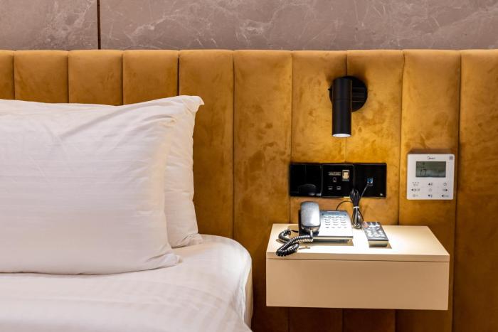 monsoon courtyard luxury hotel