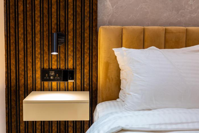 monsoon courtyard luxury hotel