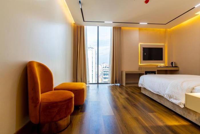 monsoon courtyard luxury hotel