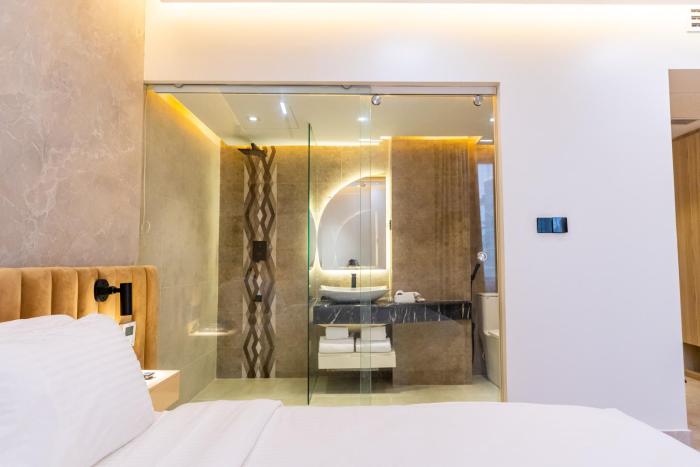 monsoon courtyard luxury hotel