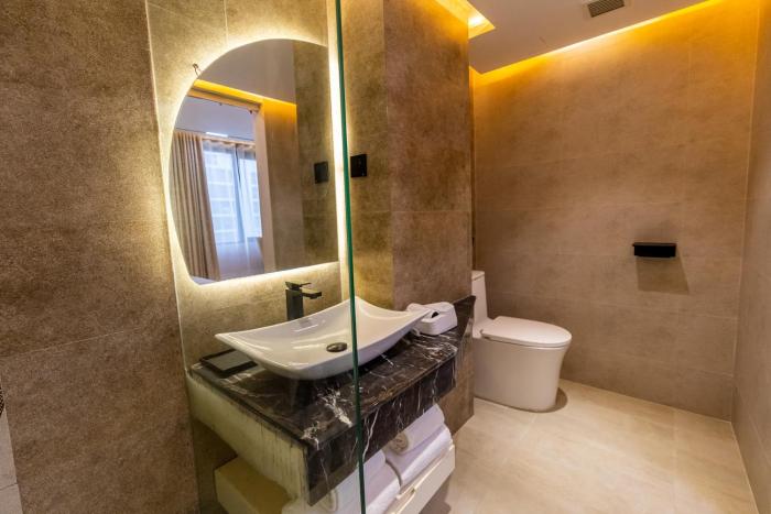 monsoon courtyard luxury hotel