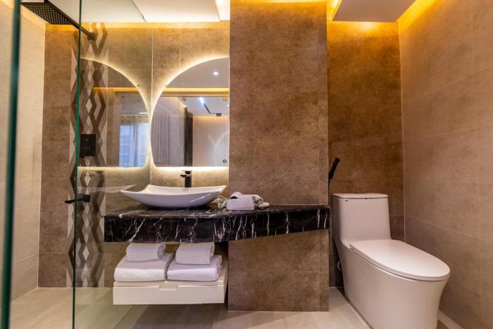 monsoon courtyard luxury hotel