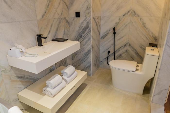 monsoon courtyard luxury hotel