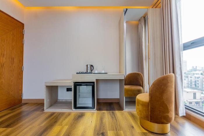 monsoon courtyard luxury hotel