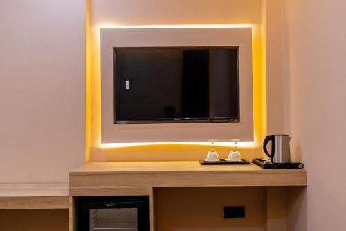 monsoon courtyard luxury hotel