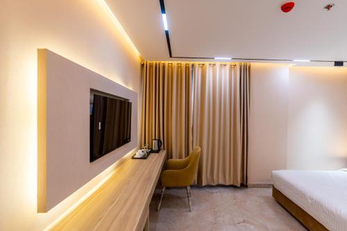 monsoon courtyard luxury hotel