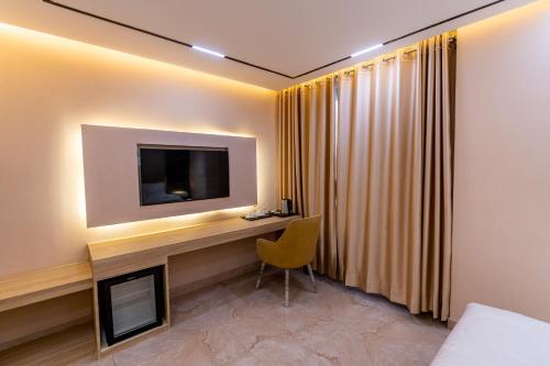 monsoon courtyard luxury hotel