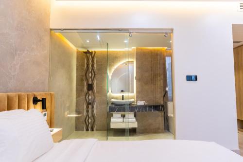 monsoon courtyard luxury hotel
