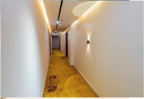 monsoon courtyard luxury hotel