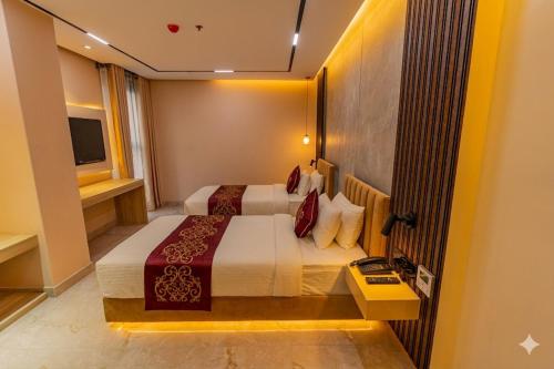 monsoon courtyard luxury hotel