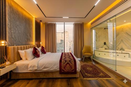 monsoon courtyard luxury hotel