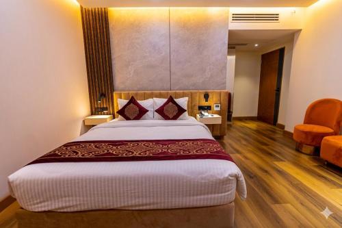 monsoon courtyard luxury hotel