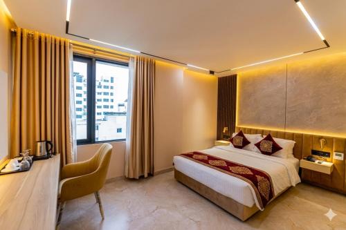 monsoon courtyard luxury hotel
