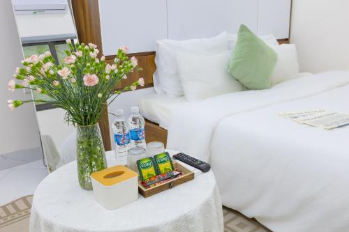 hera west lake apartment