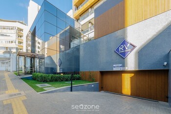 apartments in a building with a pool 800m from the beach in salvador edf